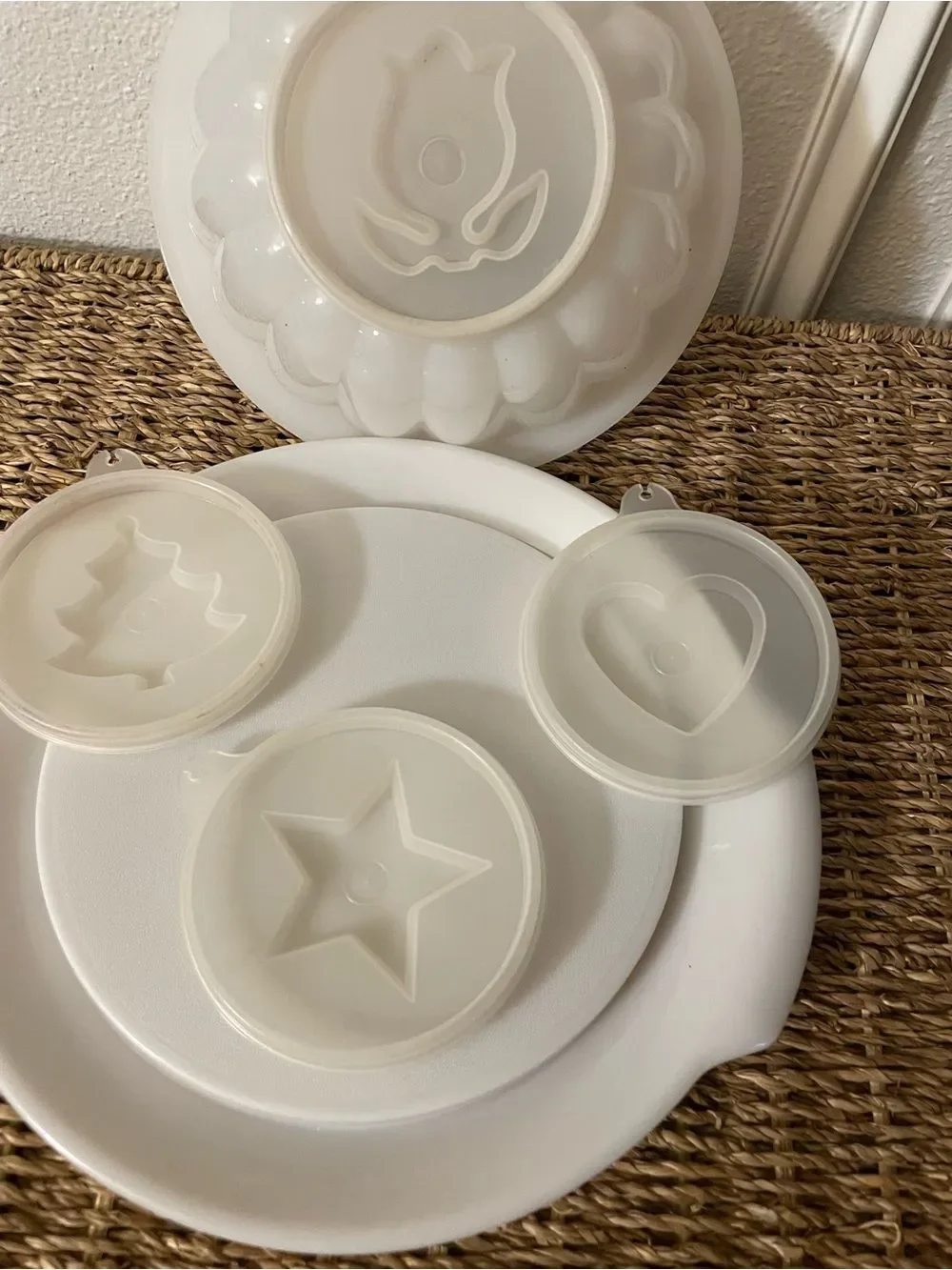 Vintage White Tupperware Jello Mold with 4 Lids Heart Star Christmas Tree Flower